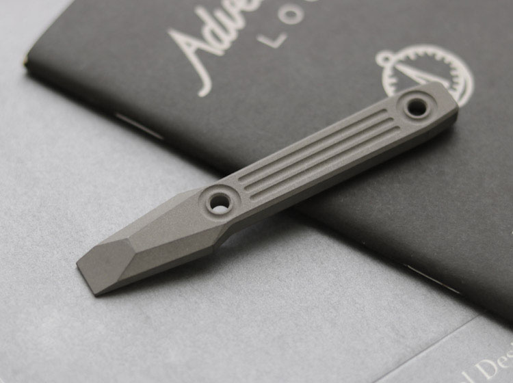قطعة واحدة من قضبان التثبيت ال - مراجعة Edc Carry Piece وسعره