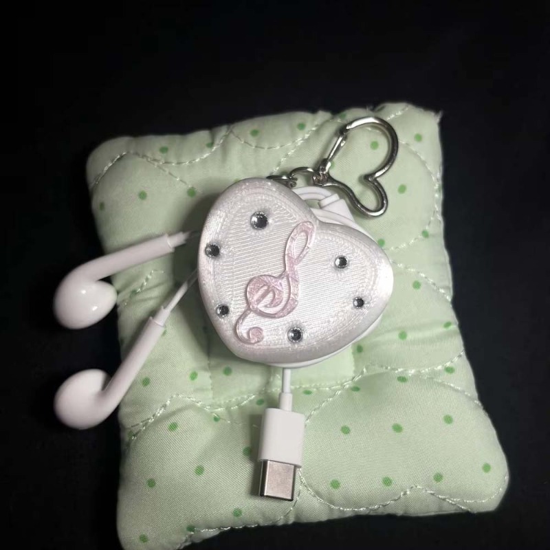 منظم كابلات على شكل قلب بتصميم - مراجعة Cable Winder Keychain وسعره